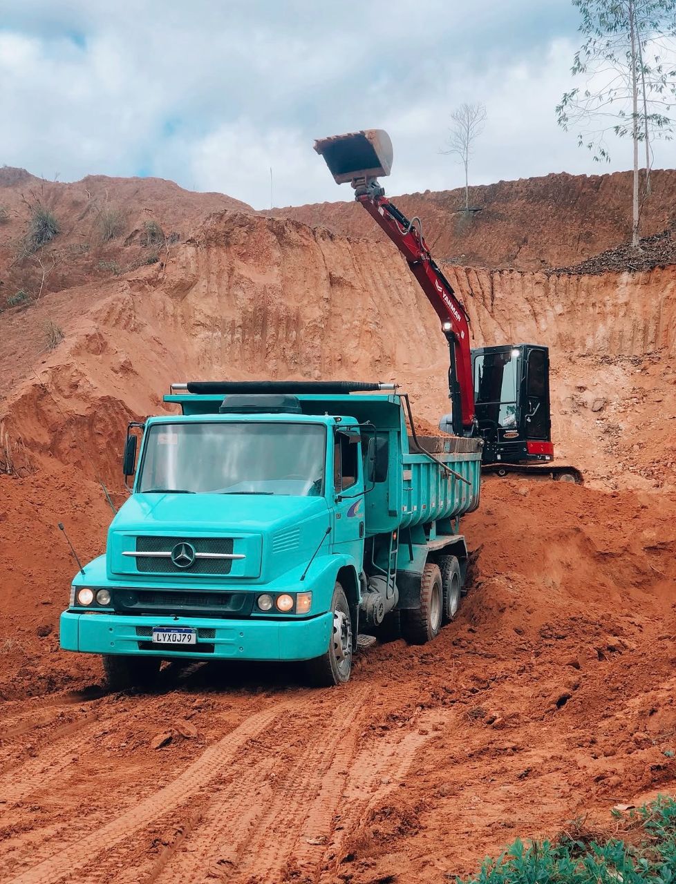 Obra e materiais — Terraplanagem Dé em Brusque